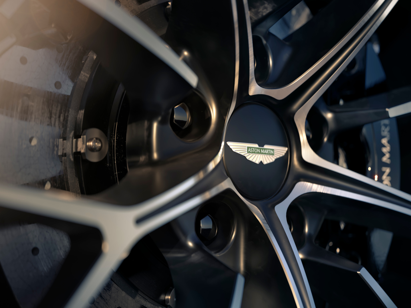 SMALL_Aston Martin Vantage Roadster_24